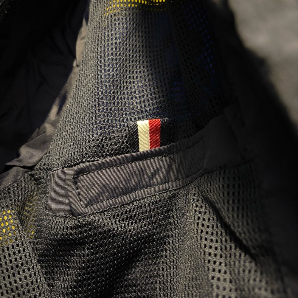 TH85 Navy and Yellow Jacket Hilfiger - Picture 7 of 9